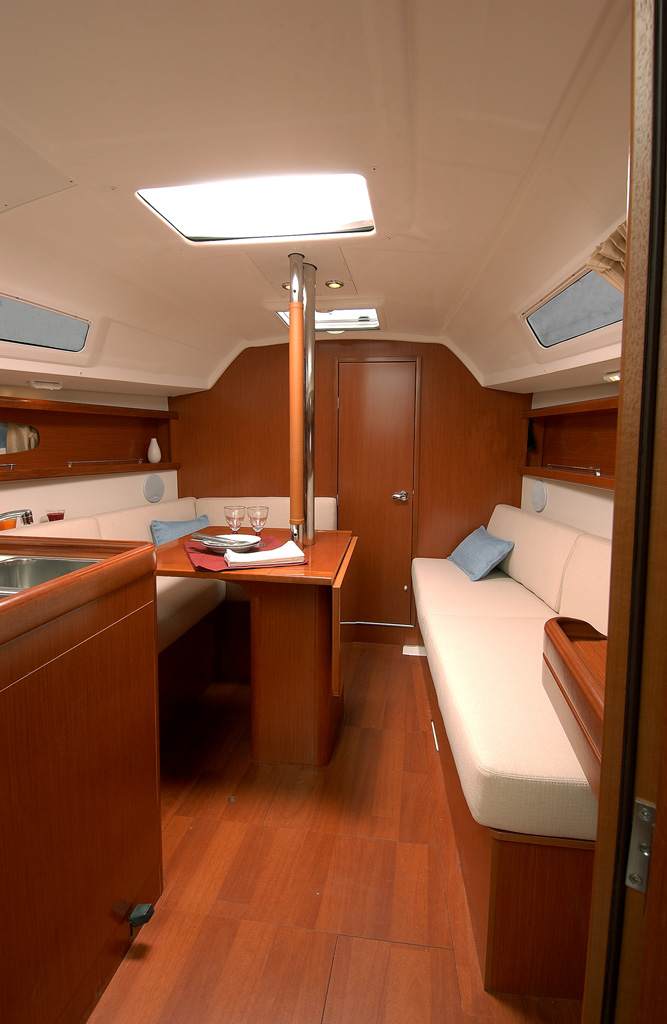 segel charter yacht Oceanis 31 35